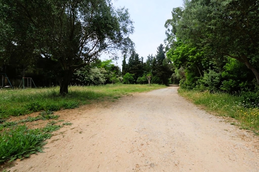 Exclusivité - MAUGUIO - Aux portes de Montpellier PROPRIETE rurale 5300m2 de terrain 2 logements 180m2 + appartement 60m2