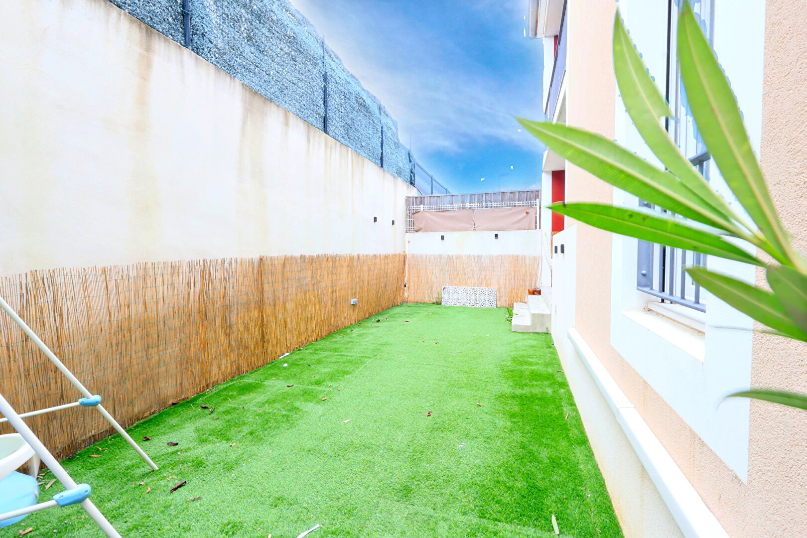 MAUGUIO Appartement  T3  60 m2  jardin + terrasse + garage 