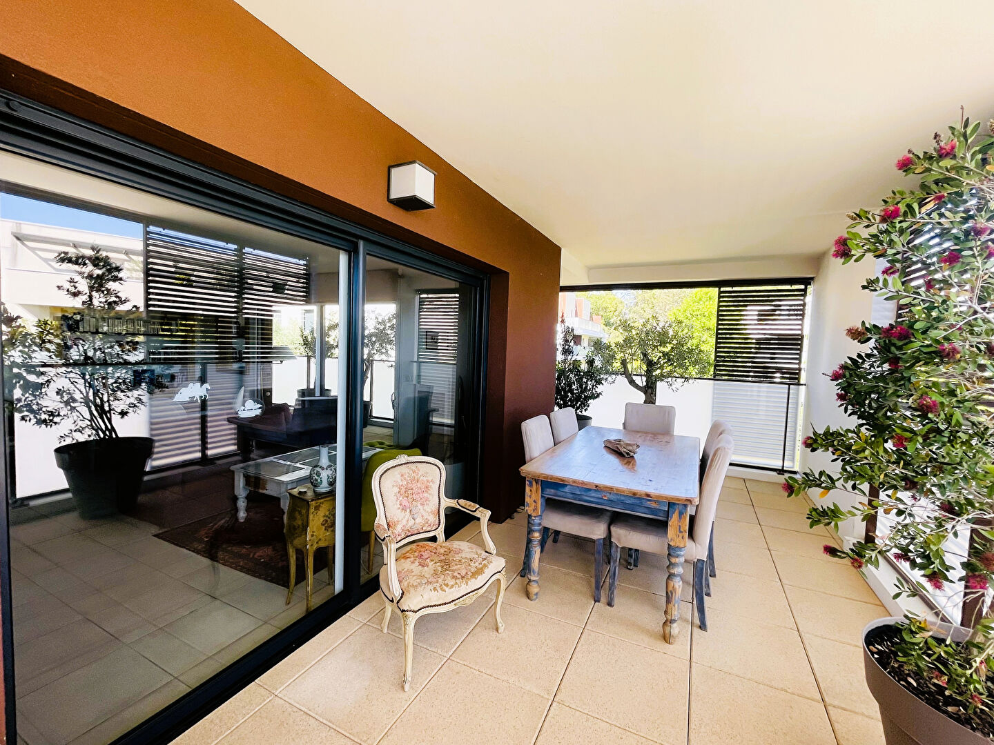 MAUGUIO 4 pièces 3 chambres 2 S.de bain, Terrasse en L 37 m2, parking + garage fermé