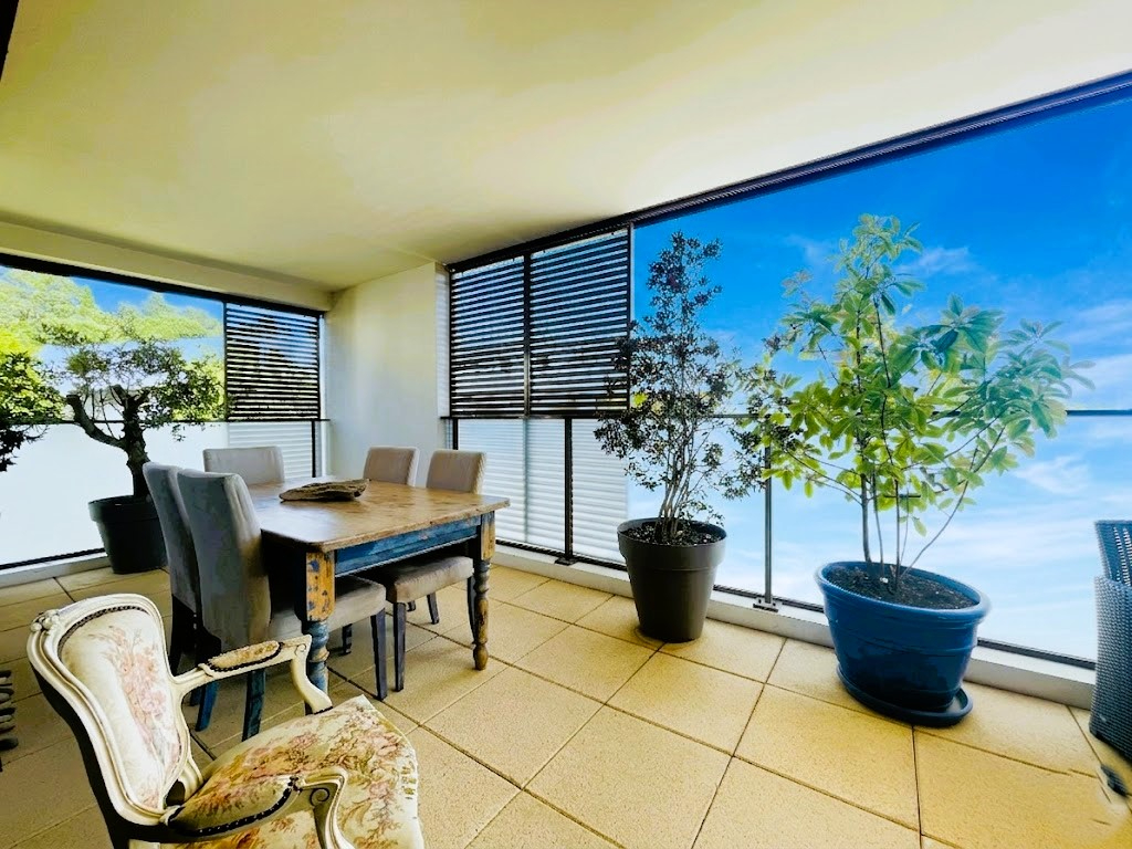 MAUGUIO 4 pièces 3 chambres 2 S.de bain, Terrasse en L 37 m2, parking + garage fermé