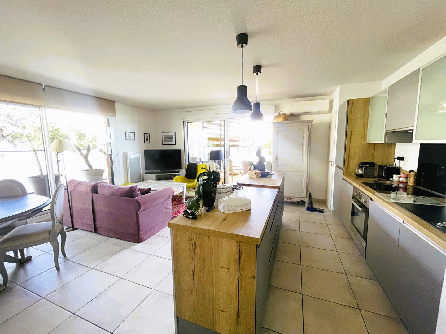 MAUGUIO 4 pièces 3 chambres 2 S.de bain, Terrasse en L 37 m2, parking + garage fermé