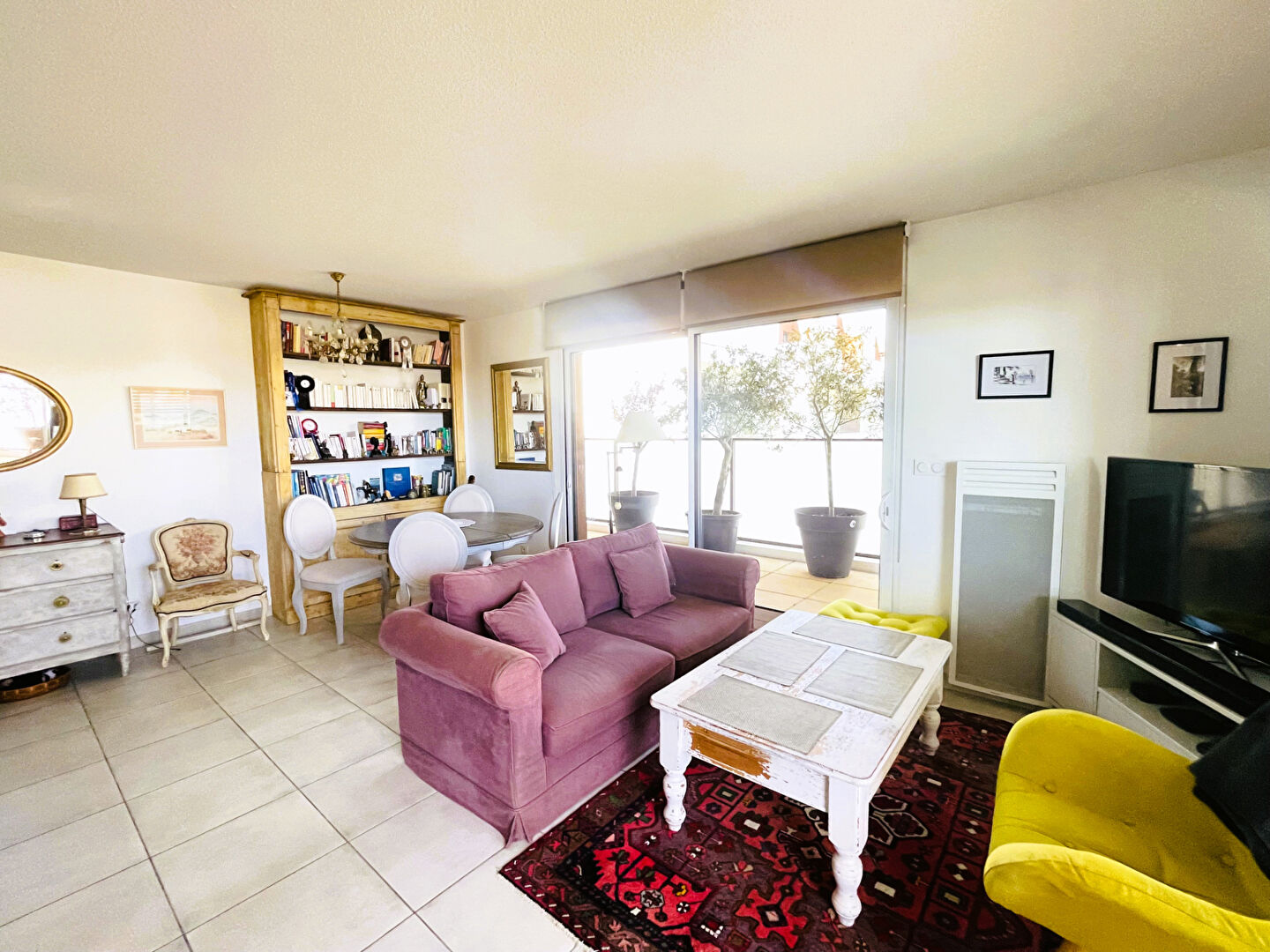 MAUGUIO 4 pièces 3 chambres 2 S.de bain, Terrasse en L 37 m2, parking + garage fermé