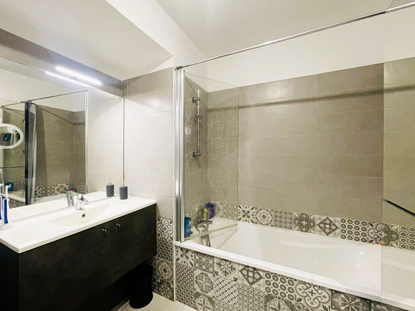 MAUGUIO 4 pièces 3 chambres 2 S.de bain, Terrasse en L 37 m2, parking + garage fermé