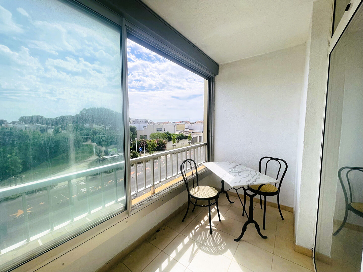 CARNON - MAUGUIO ? Studio cabine avec loggia à 50 mètres de la plage