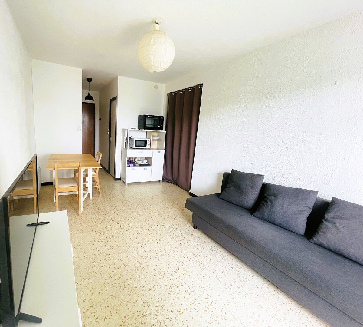 CARNON - MAUGUIO ? Studio cabine avec loggia à 50 mètres de la plage