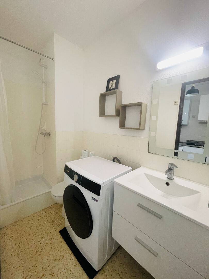 CARNON - MAUGUIO ? Studio cabine avec loggia à 50 mètres de la plage