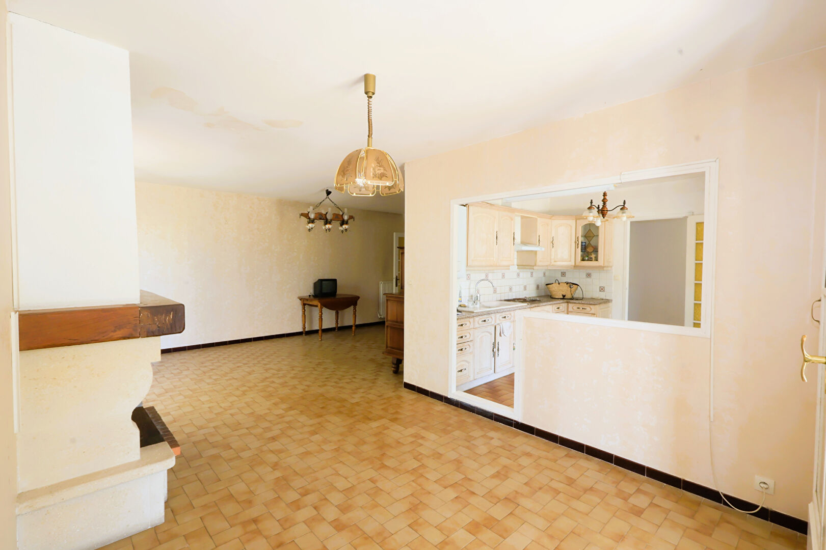 MAUGUIO Maison plain-pied 4 pièces 96 m2 sur terrain  piscinable de 418m2 Véranda chauffée + garage