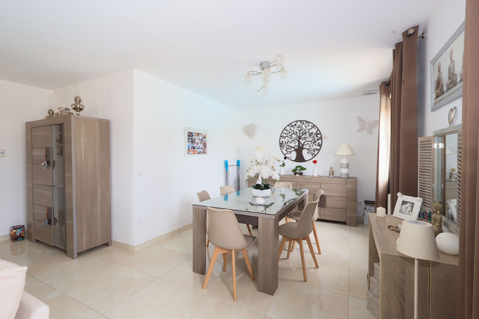 LUNEL  Villa T5 de plain-pied  avec piscine, pool-house de 50 m² et terrain de 722 m²