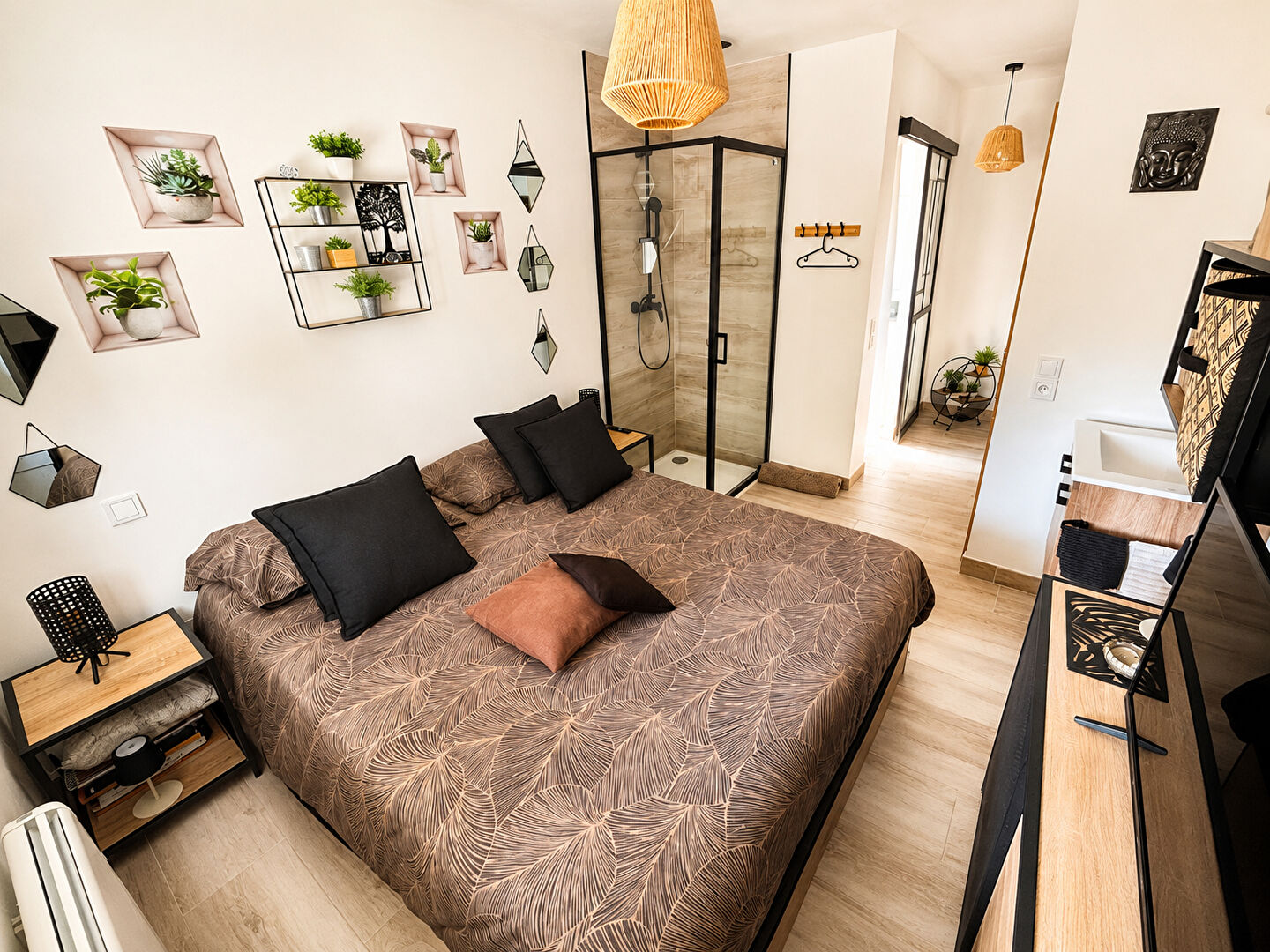 LUNEL  Villa T5 de plain-pied  avec piscine, pool-house de 50 m² et terrain de 722 m²