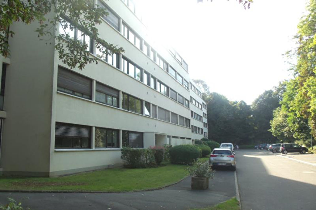 APPARTEMENT avec LOGGIA à VAUX LE PENIL à la Résidence du château
