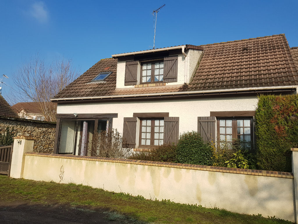 VAUX LE PENIL - MAISON AVEC VERANDA AU CALME