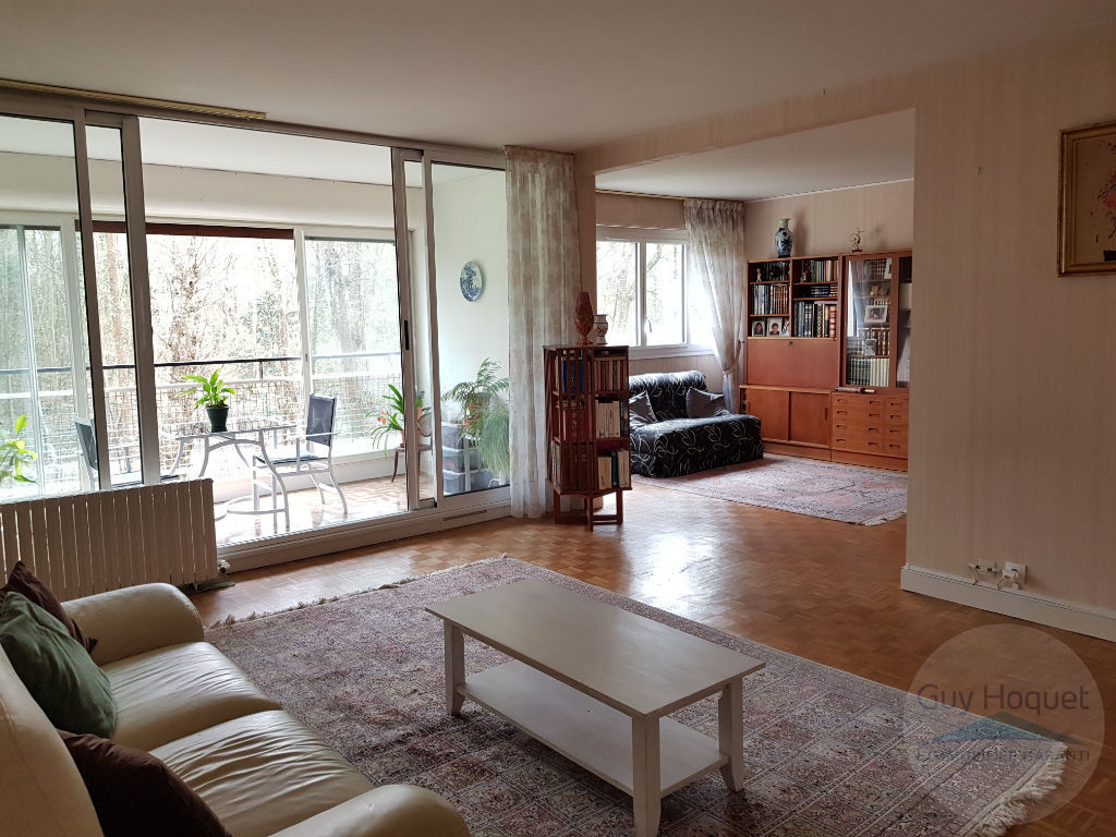 VAUX LE PENIL - APPARTEMENT 3 CHAMBRES AVEC LOGGIA, CAVE ET GARAGE