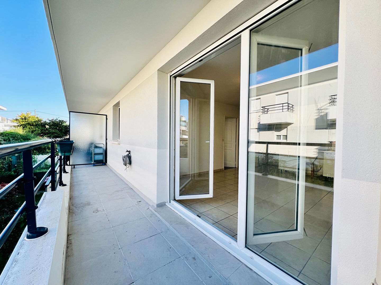 NOISY LE GRAND : appartement de 2 pièces (38 m²) à vendre _ Balcon - Box.