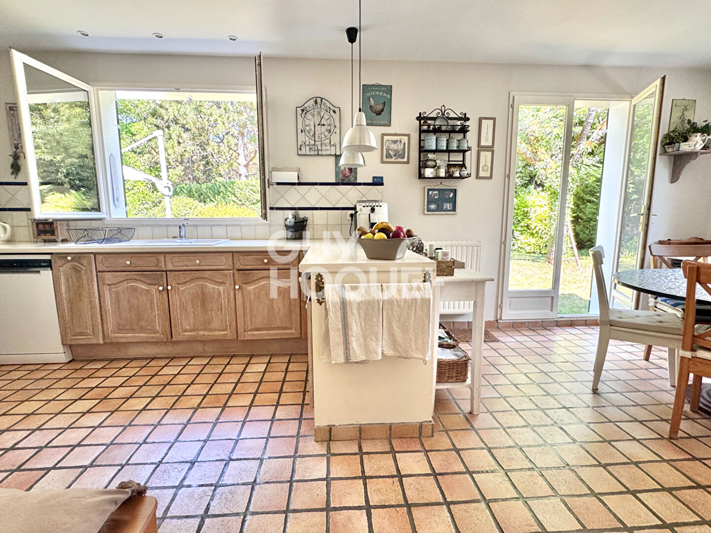 A Mennecy, Maison de 9 pièces avec sous/sol total