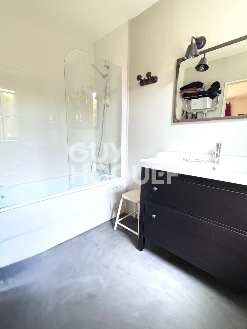 A Mennecy, Maison de 9 pièces avec sous/sol total