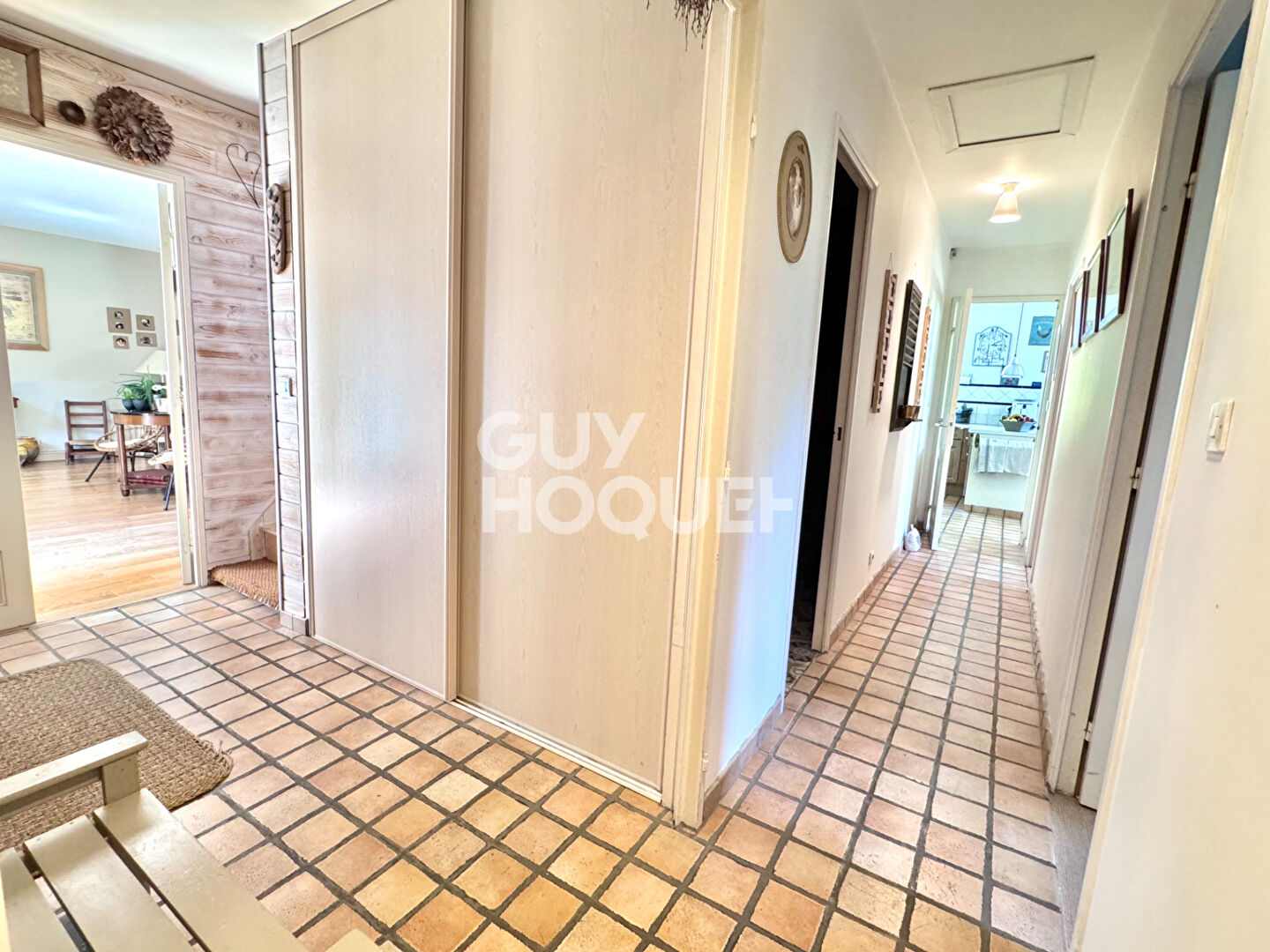 A Mennecy, Maison de 9 pièces avec sous/sol total