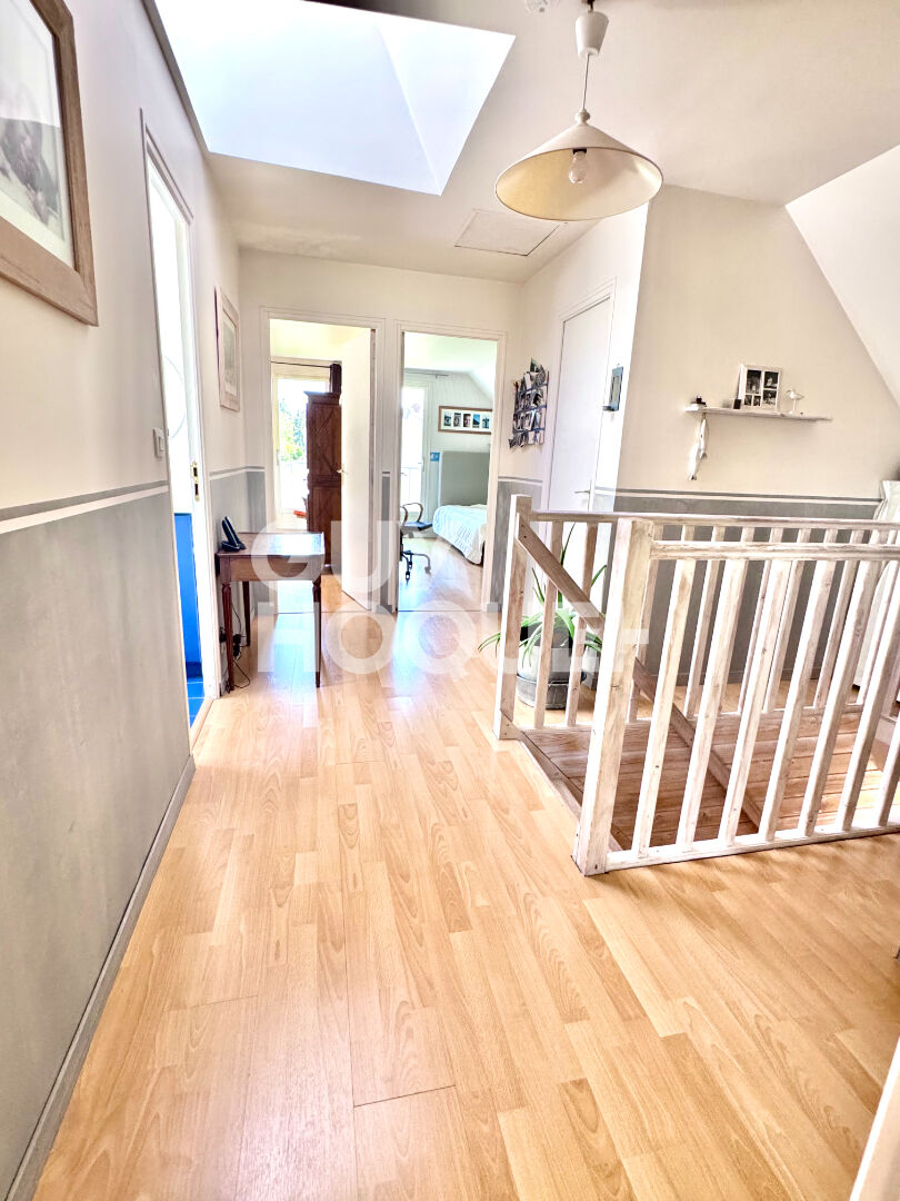 A Mennecy, Maison de 9 pièces avec sous/sol total