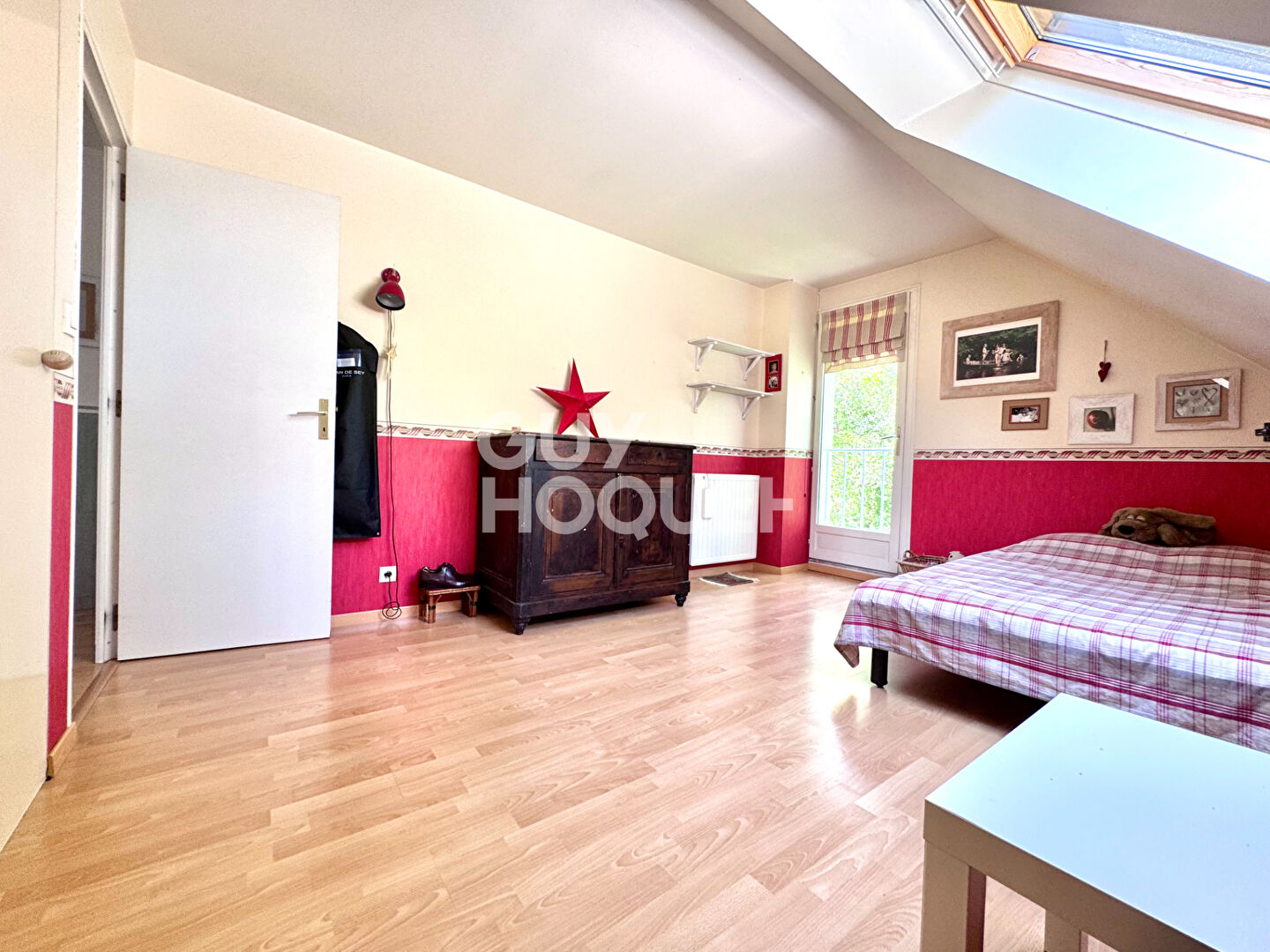 A Mennecy, Maison de 9 pièces avec sous/sol total