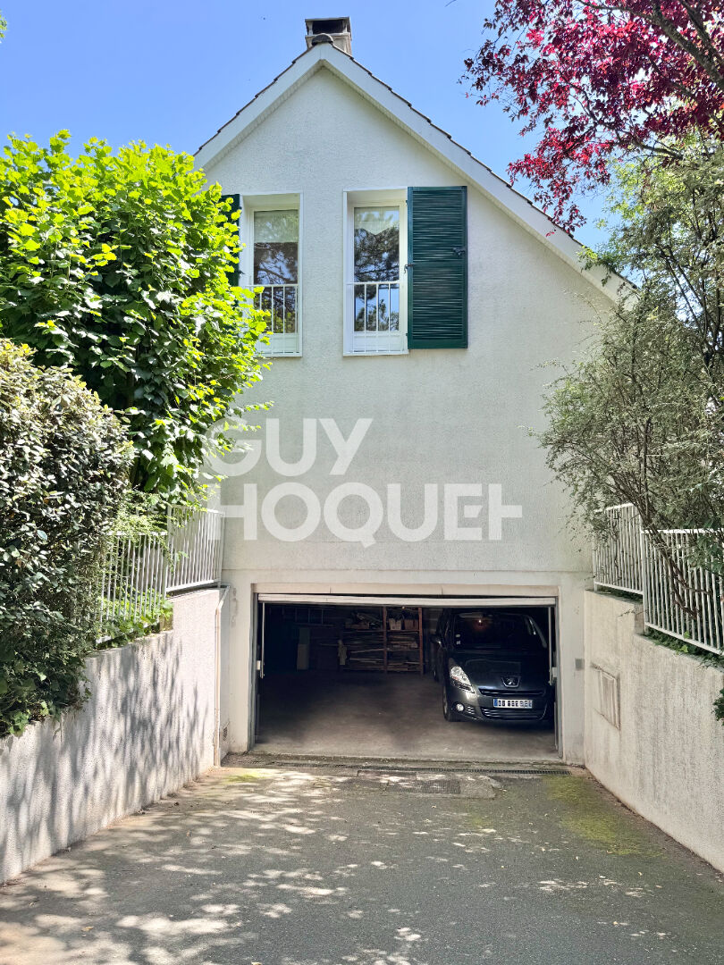 A Mennecy, Maison de 9 pièces avec sous/sol total