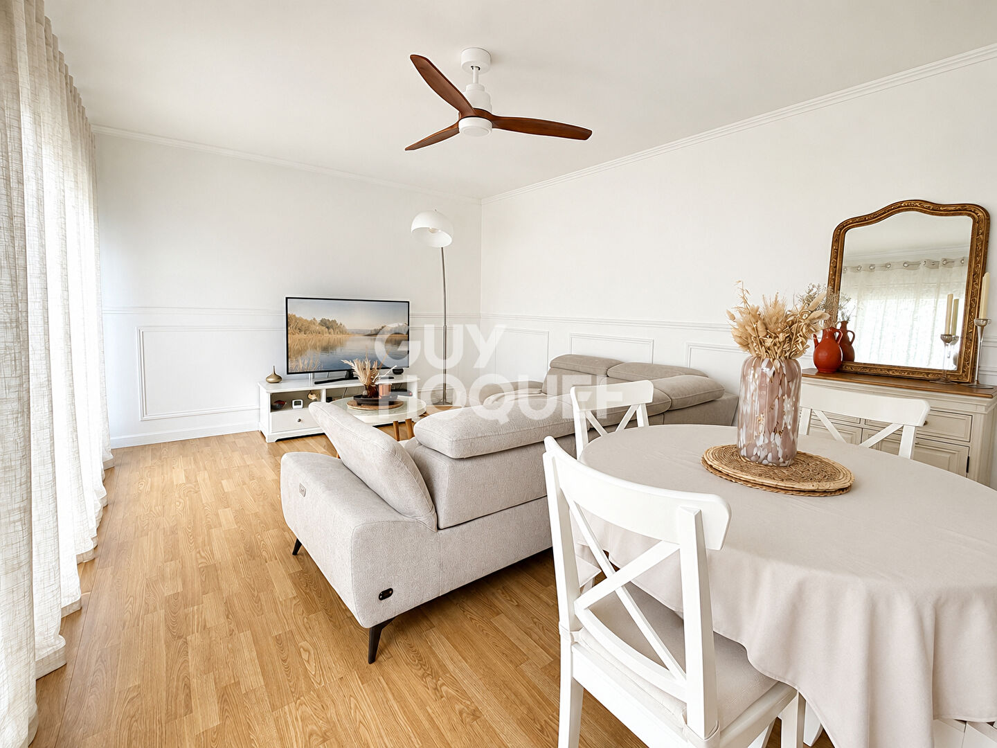 Appartement avec terrasse au Coudray Montceaux