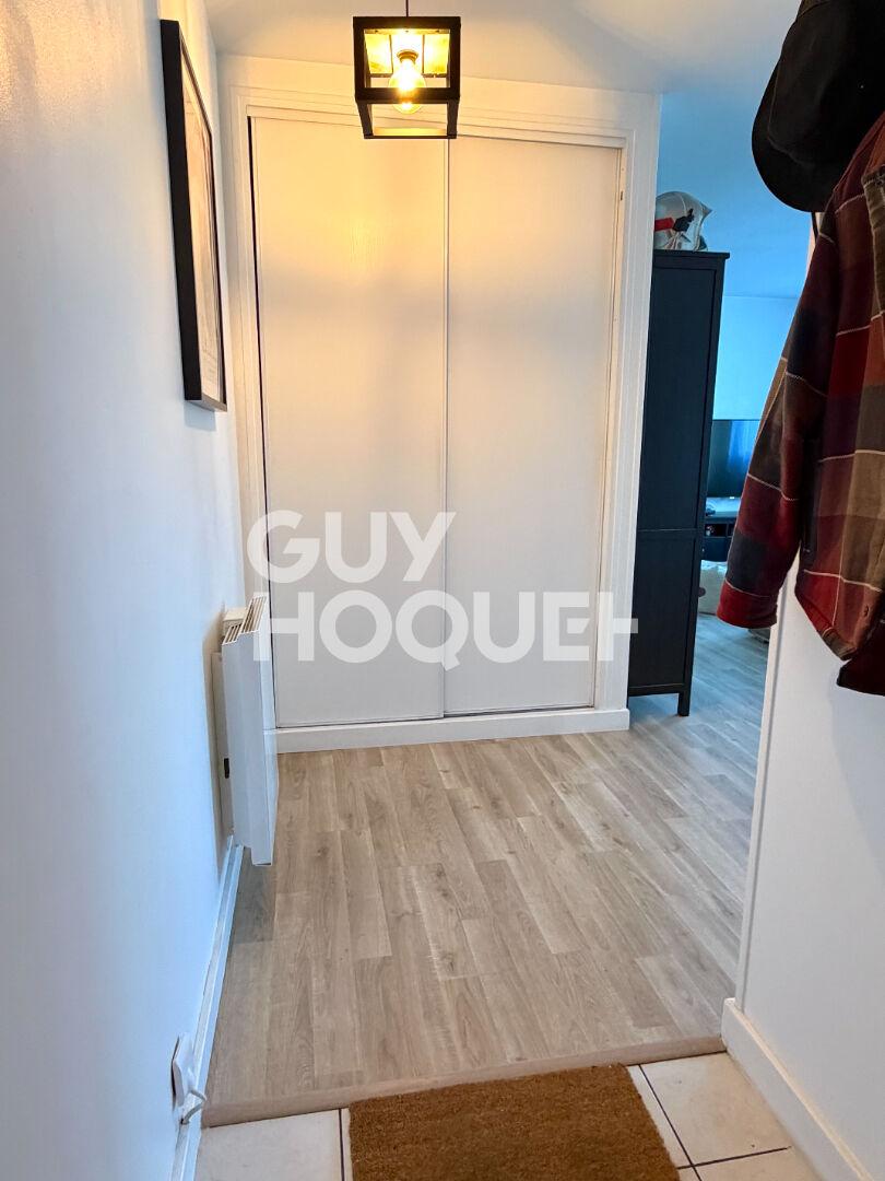 Appartement au Coudray-Montceaux avec box et place de parking