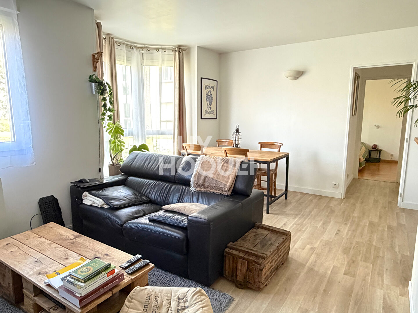 Appartement au Coudray-Montceaux avec box et place de parking