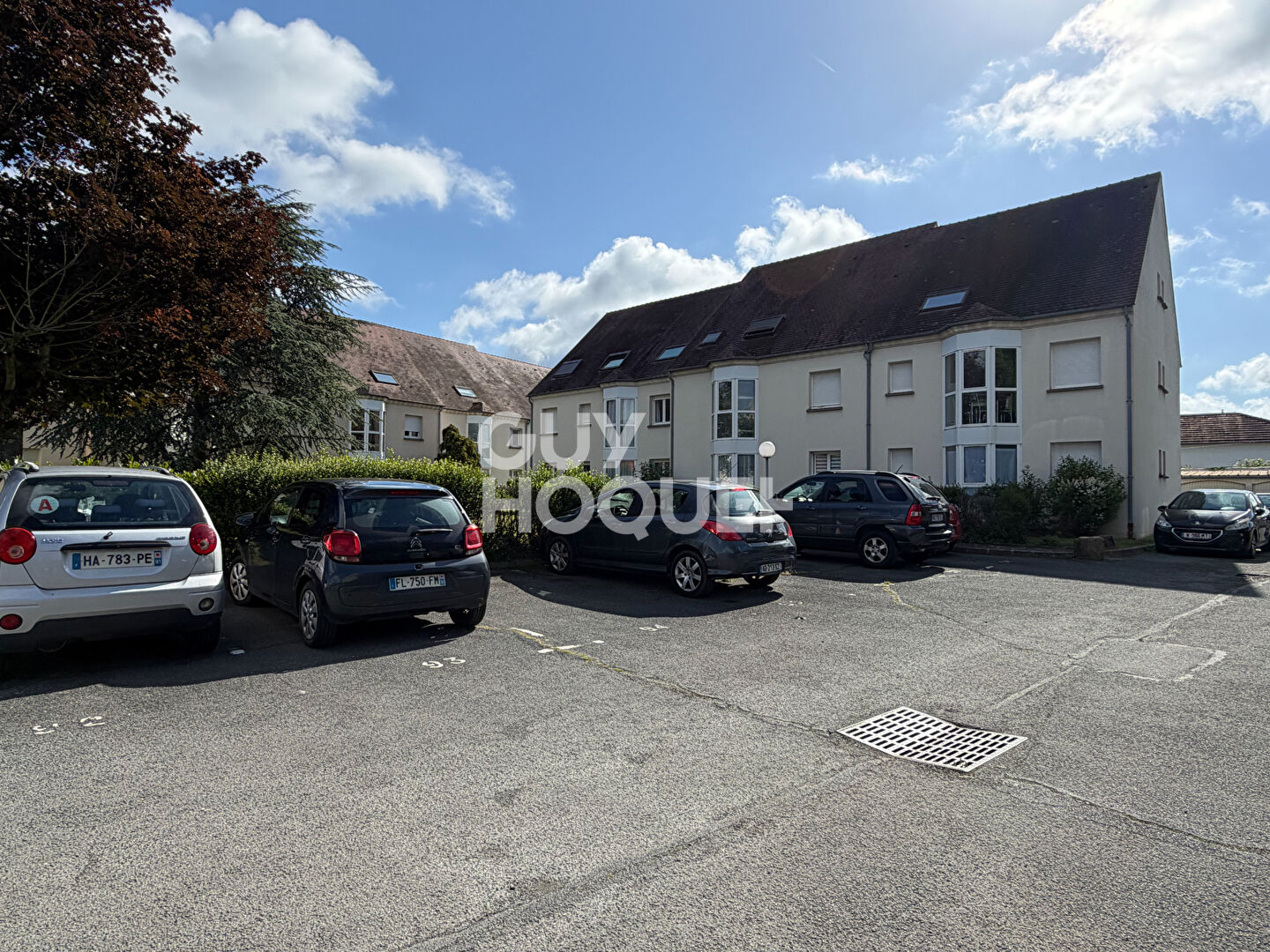 Appartement au Coudray-Montceaux avec box et place de parking