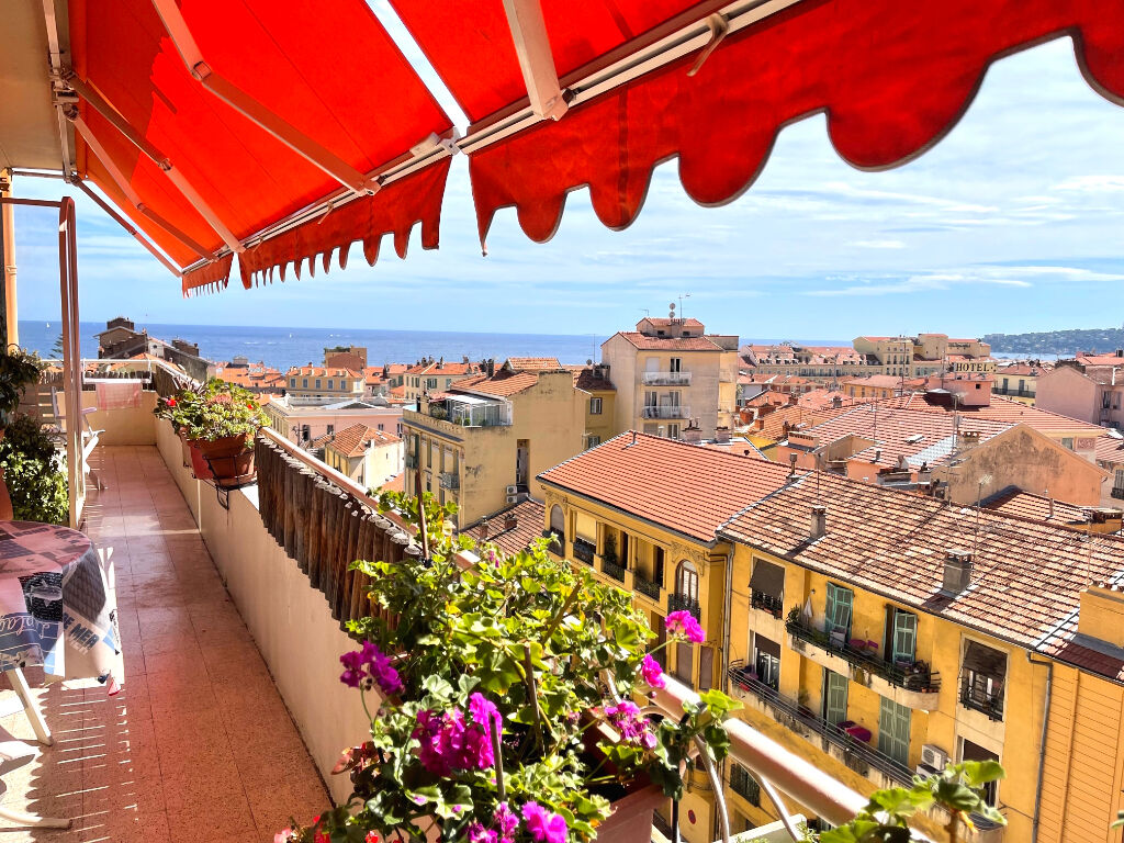 MENTON PROCHE DU CENTRE : 3 PIECES DE 82,63 M2 AVEC BALCONS, PARKING ET CAVE