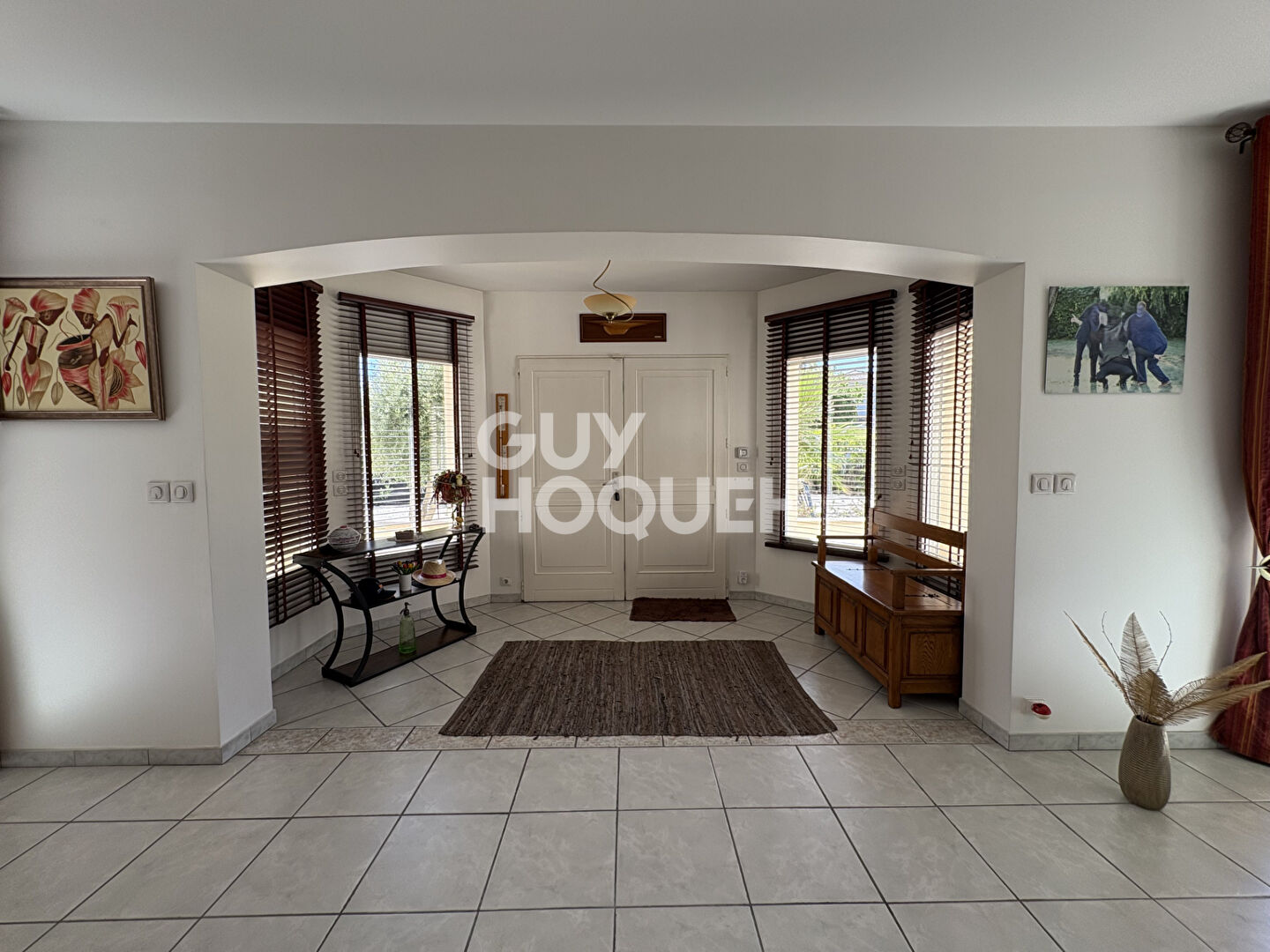 PROPRIÉTÉ FAMILIALE DE 225 M² AVEC PISCINE ET GARAGE
