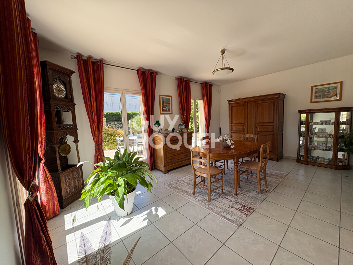 PROPRIÉTÉ FAMILIALE DE 225 M² AVEC PISCINE ET GARAGE