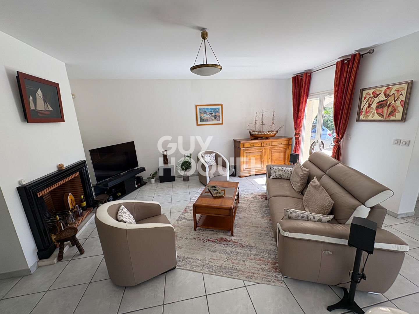 PROPRIÉTÉ FAMILIALE DE 225 M² AVEC PISCINE ET GARAGE