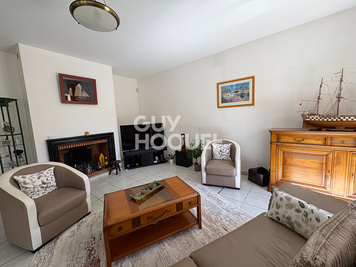 PROPRIÉTÉ FAMILIALE DE 225 M² AVEC PISCINE ET GARAGE