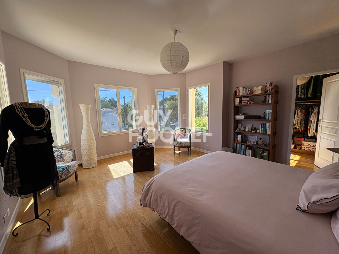 PROPRIÉTÉ FAMILIALE DE 225 M² AVEC PISCINE ET GARAGE