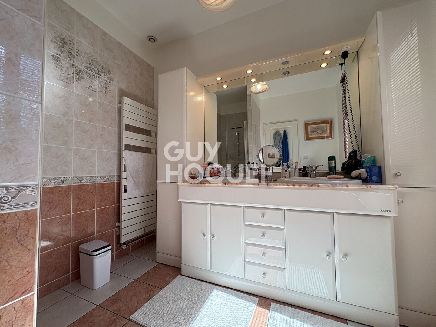 PROPRIÉTÉ FAMILIALE DE 225 M² AVEC PISCINE ET GARAGE