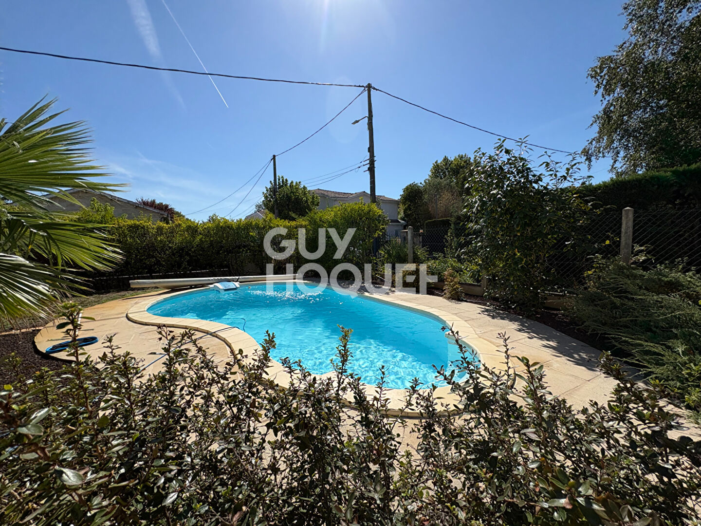 PROPRIÉTÉ FAMILIALE DE 225 M² AVEC PISCINE ET GARAGE