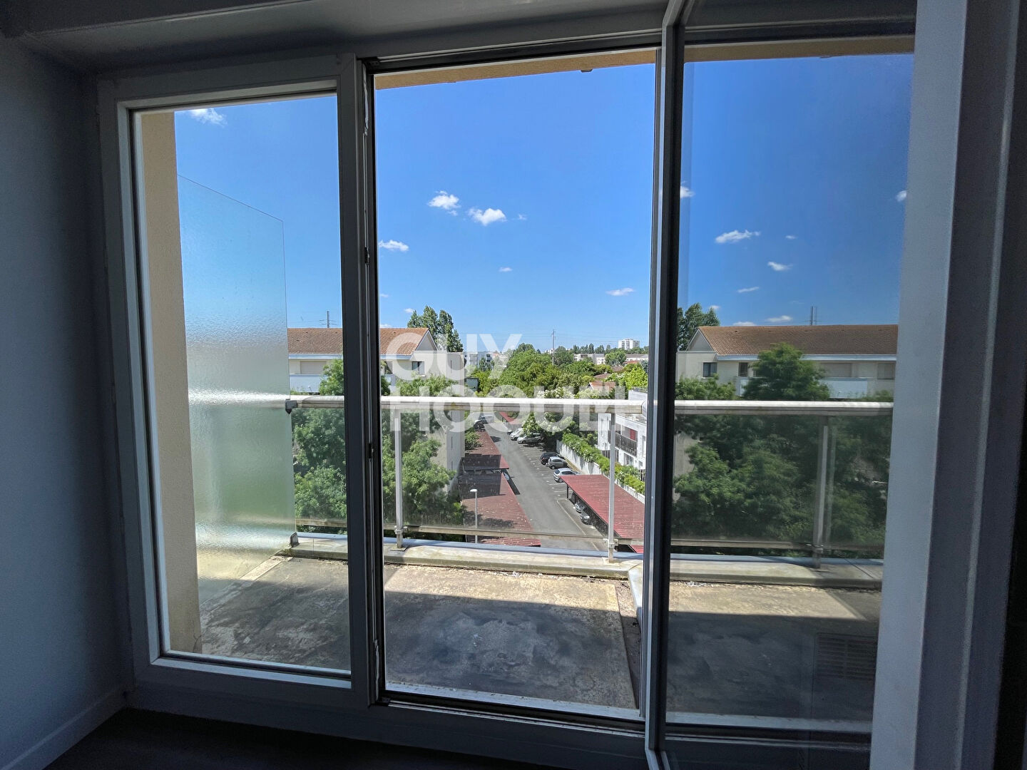 Studio à louer au 6ème étage avec balcon à Mérignac Arlac