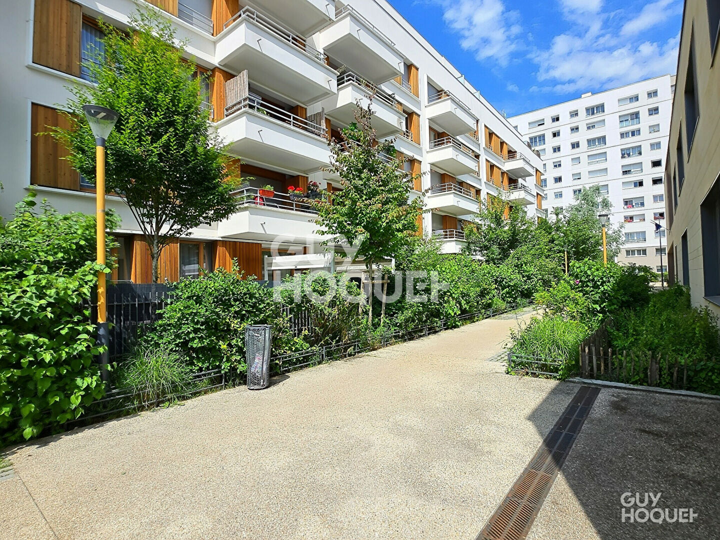 À VENDRE BEAU 3 PIÈCES + GRAND JARDIN DE 38m² + PARKING SOUS-SOL