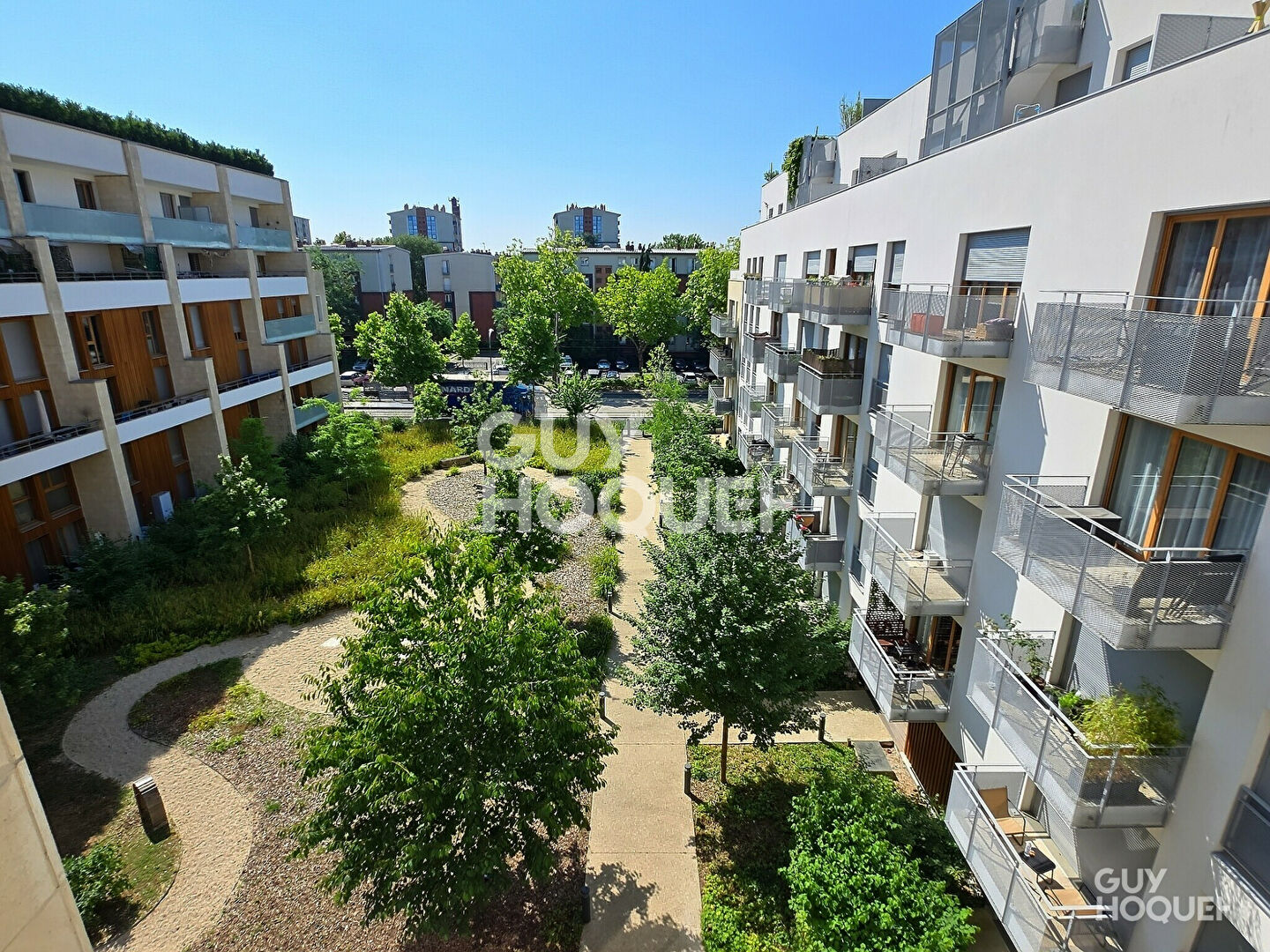 À VENDRE BEAU 4 PIÈCES  DE 83m² + BALCON + PARKING SOUS-SOL