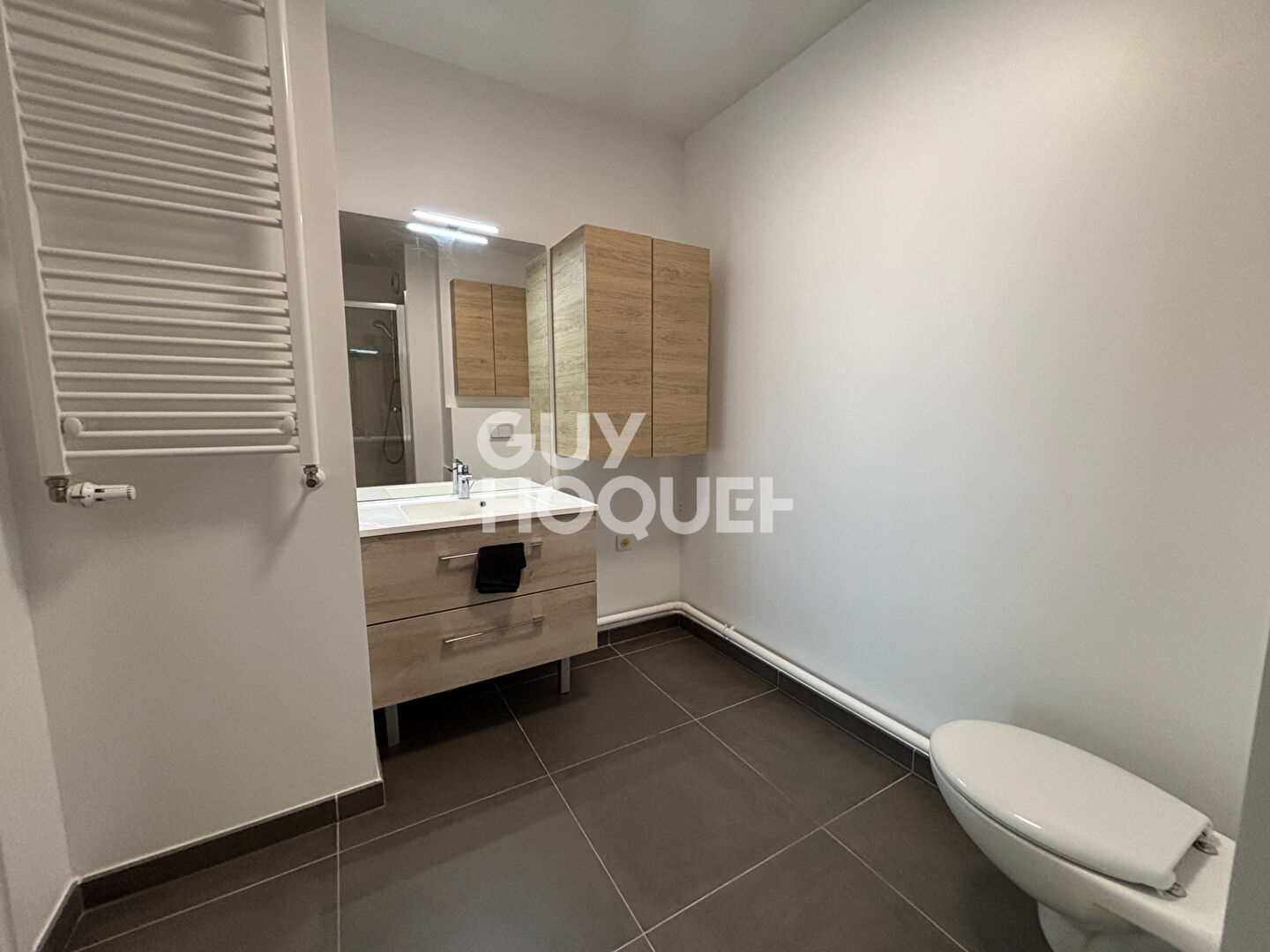 A LOUER DEUX PIECES MEUBLE