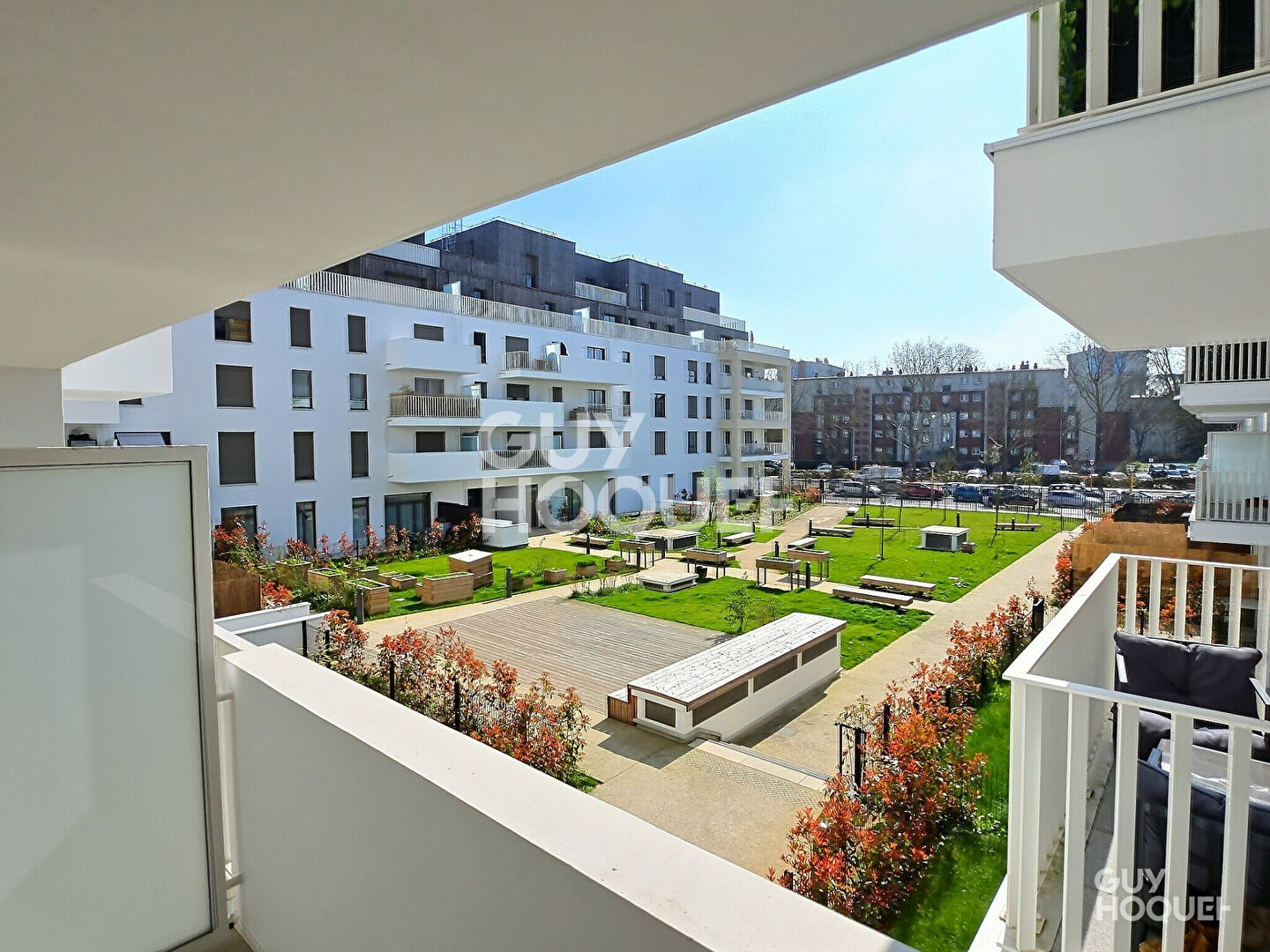 TRÈS BEAU 2 PIÈCES DE 42m² + BALCON + PARKING EN SOUS-SOL