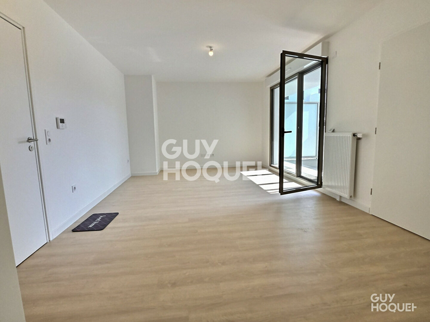 TRÈS BEAU 2 PIÈCES DE 42m² + BALCON + PARKING EN SOUS-SOL