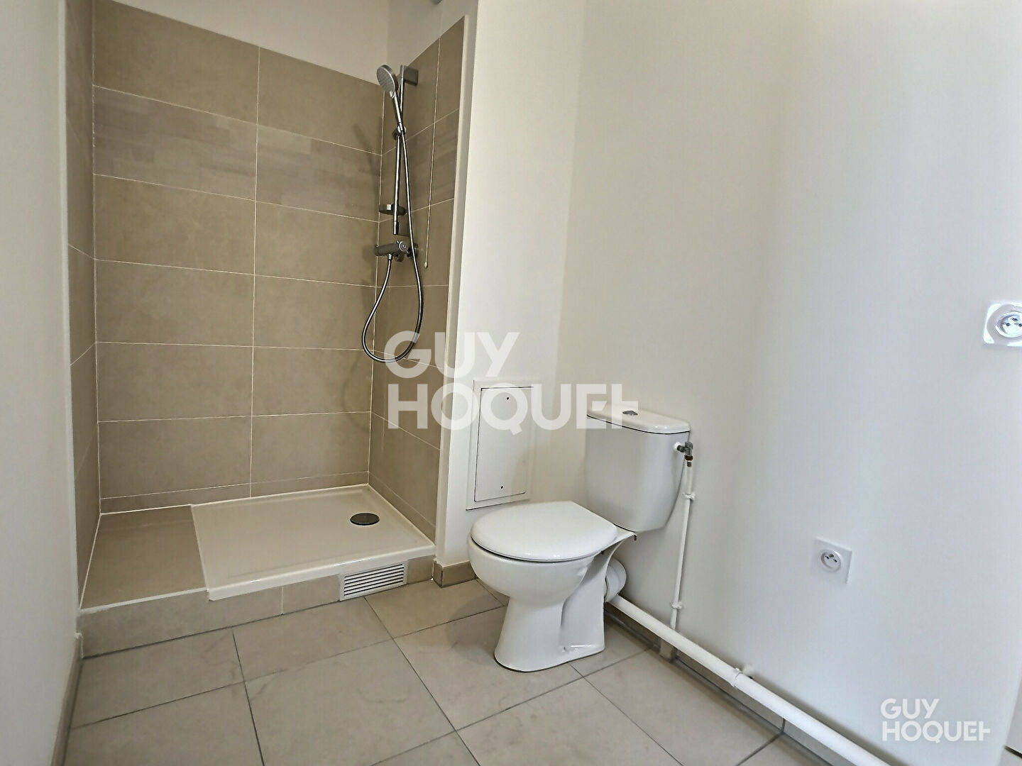 TRÈS BEAU 2 PIÈCES DE 42m² + BALCON + PARKING EN SOUS-SOL