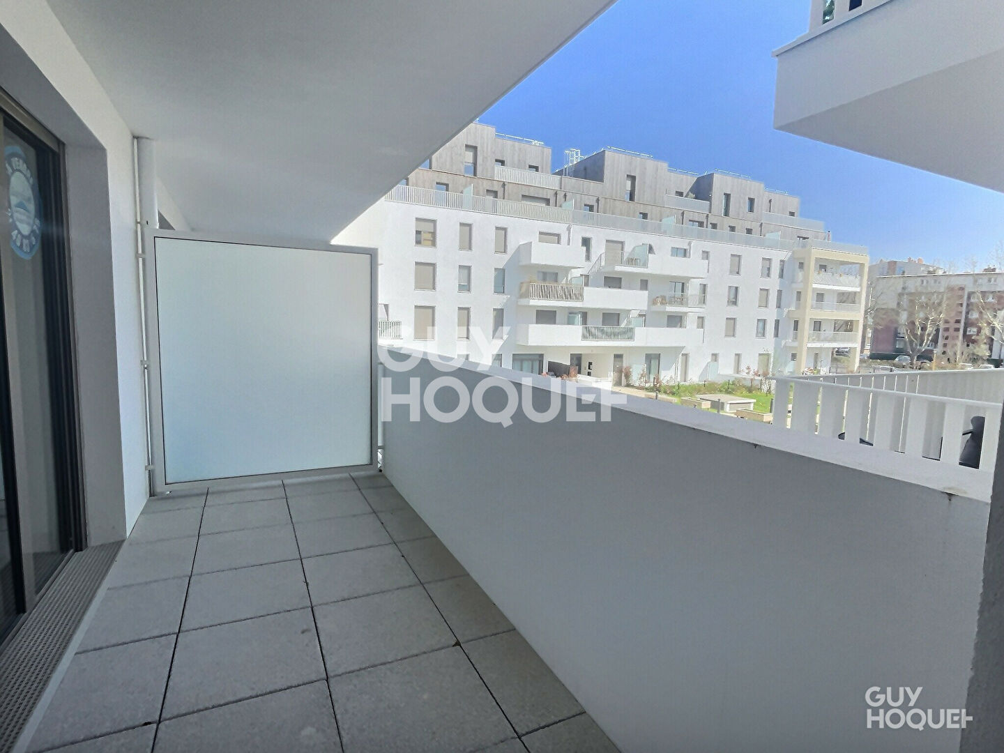 TRÈS BEAU 2 PIÈCES DE 42m² + BALCON + PARKING EN SOUS-SOL