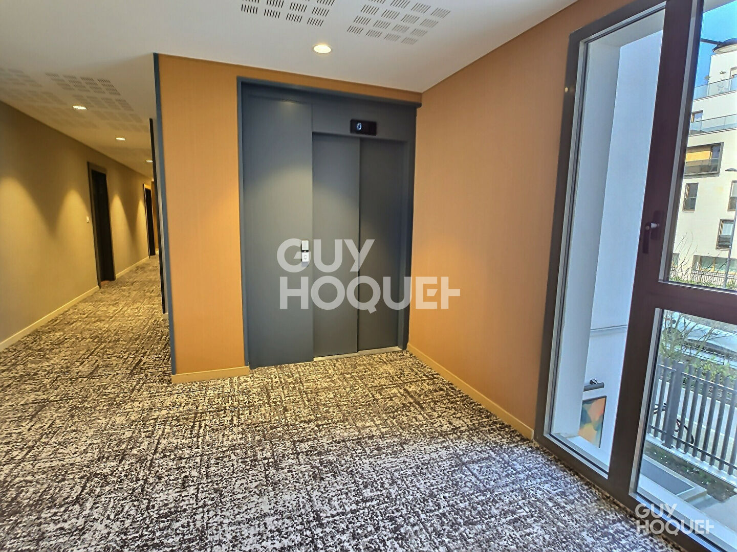 TRÈS BEAU 2 PIÈCES DE 42m² + BALCON + PARKING EN SOUS-SOL