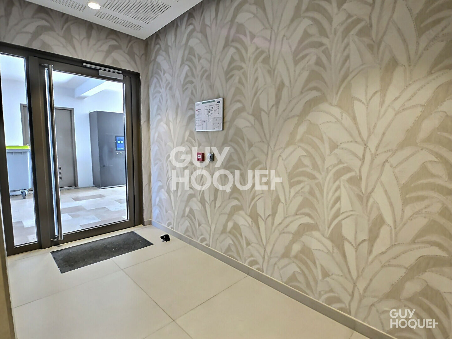 TRÈS BEAU 2 PIÈCES DE 42m² + BALCON + PARKING EN SOUS-SOL