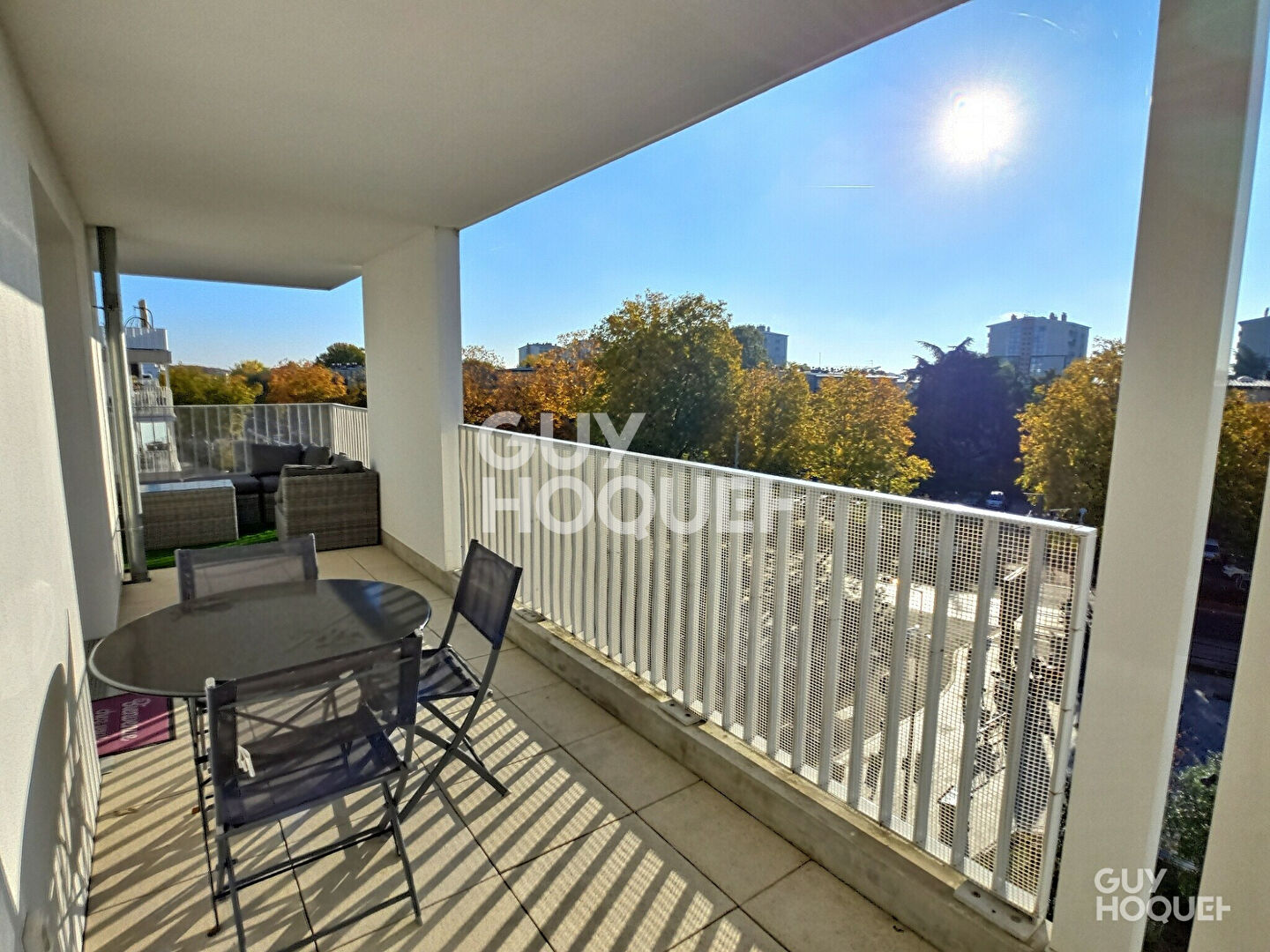 À VENDRE 4 PIÈCES + TERRASSE + 2 PLACES DE PARKING