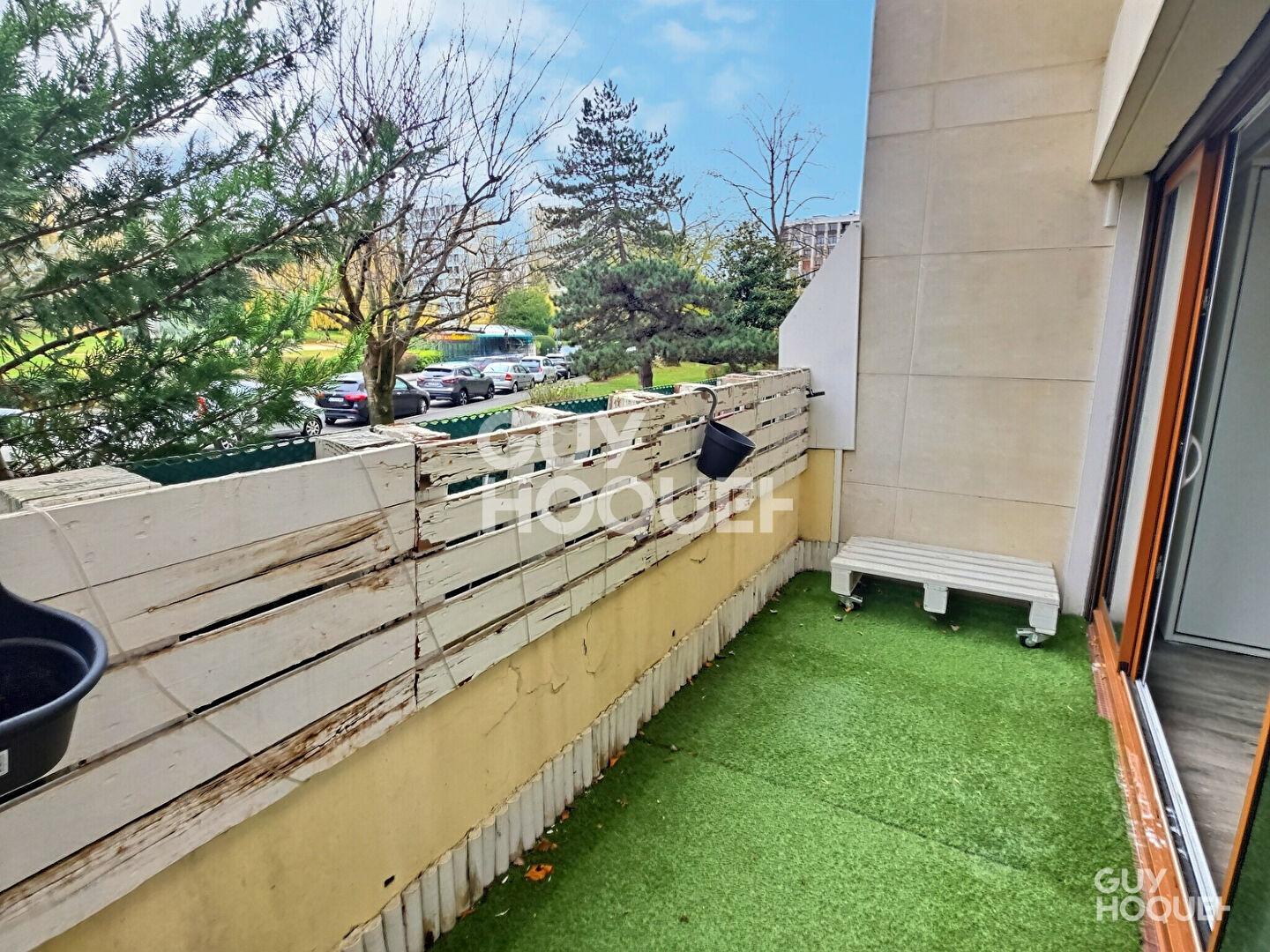 STUDIO de 32 m² + BALCON + CAVE