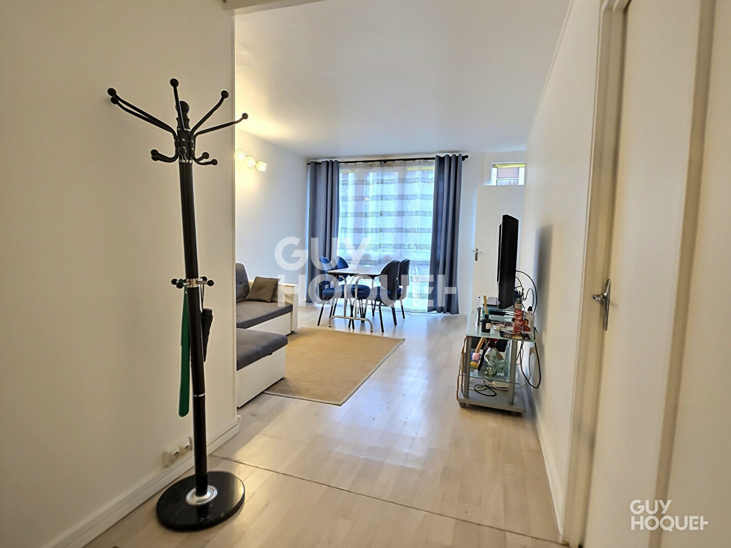 À VENDRE 3 PIÈCES TRAVERSANT DE 56m²