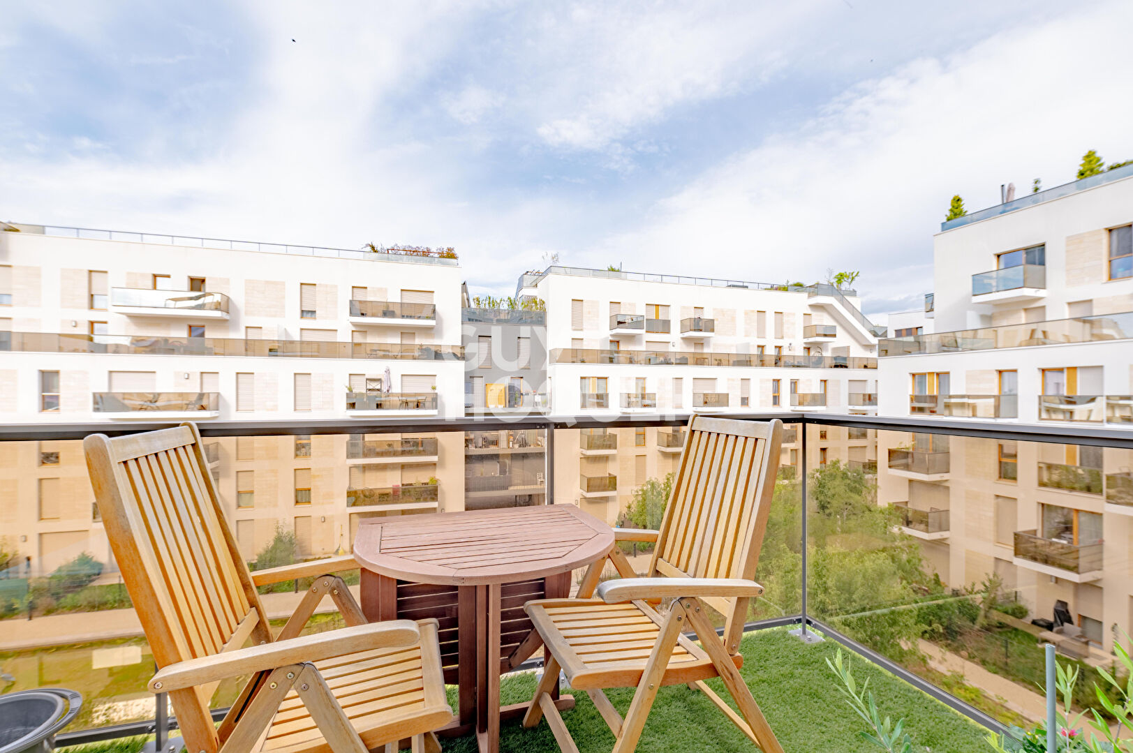 4 PIÈCES HAUT DE GAMME AVEC BALCONS & PARKING