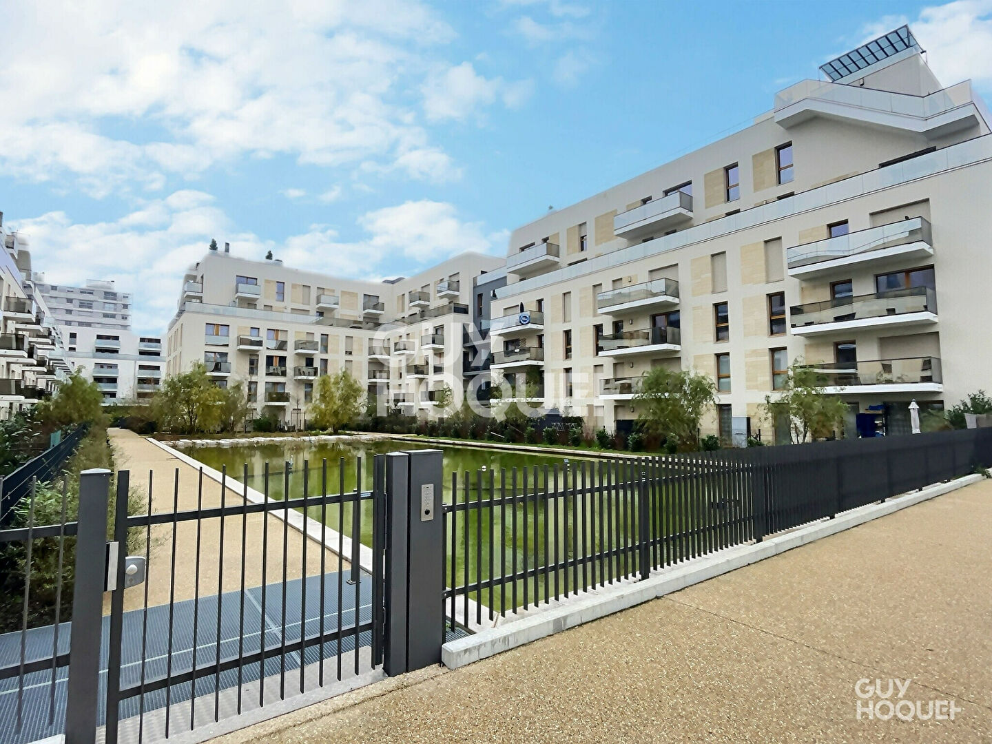 4 PIÈCES HAUT DE GAMME AVEC BALCONS & PARKING